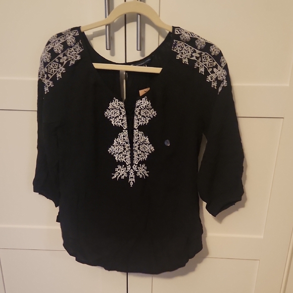 American Eagle Outfitters Tops - American Eagle Outfitters Black Embroidered Women's Blouse Sz Small Nwt